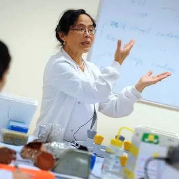 female lecturer in a white coat teaching in a laboratory at 果冻传媒麻豆社