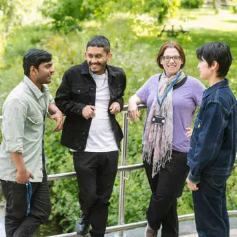 group of students chatting on a bridge by River Pinn at 果冻传媒麻豆社 campus